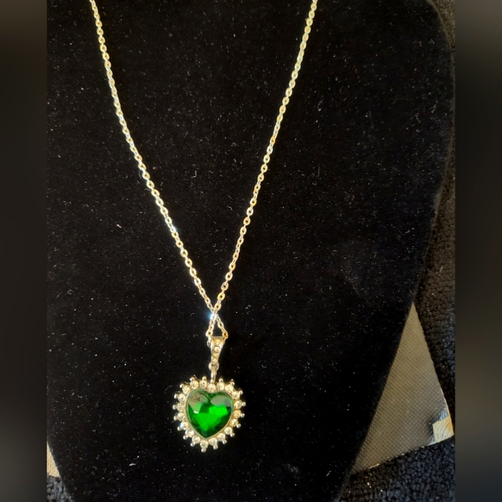 Final $ Green Glass Gold Tone Heart Pendant Necklace Surrounded Rhinestones